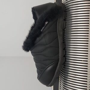 NIB- BEARPAW ELAINE BLACK NYLON SLIP-ON SNEAKER SIZE 5